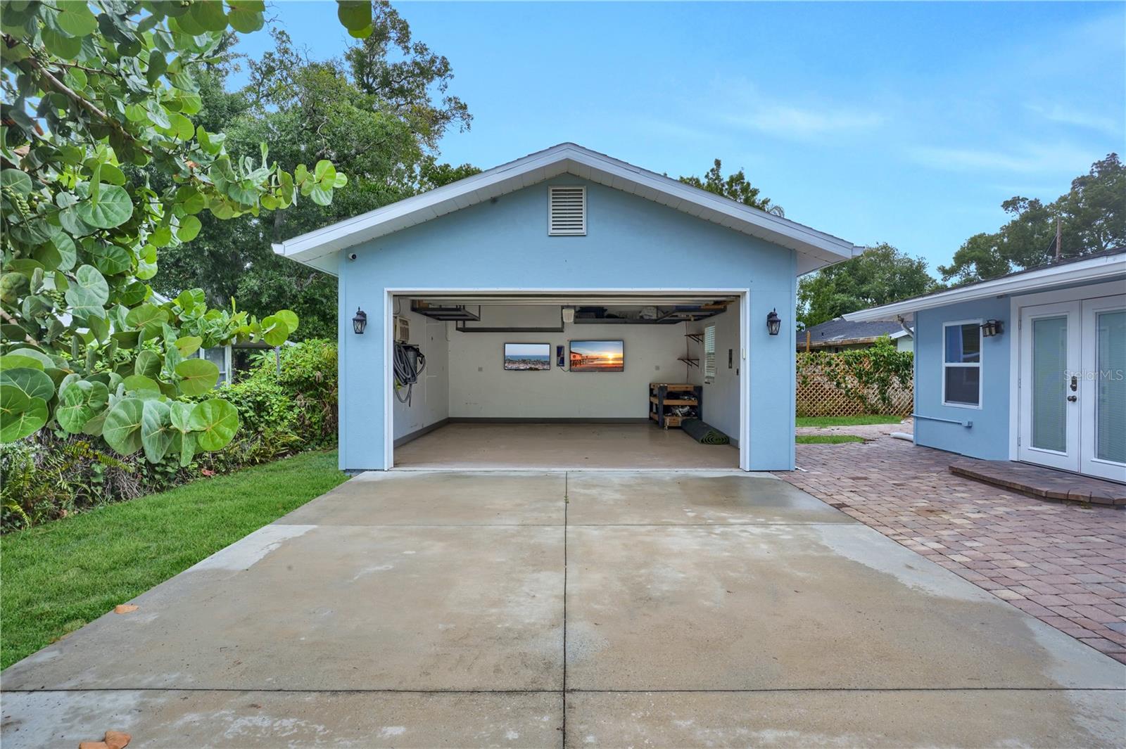 EDGEMERE - Residential