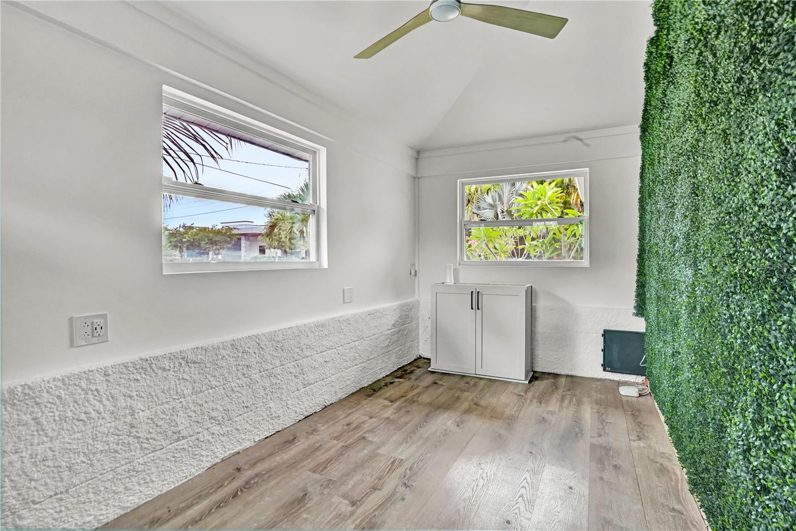 EDGEMERE - Residential