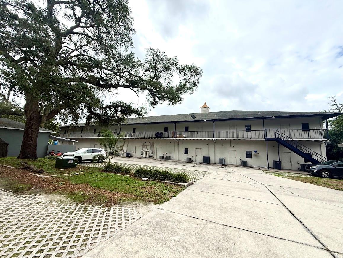 TAMPAS NORTH SIDE COUNTRY CLU - Commercial Sale