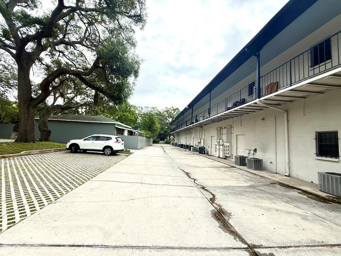TAMPAS NORTH SIDE COUNTRY CLU - Commercial Sale