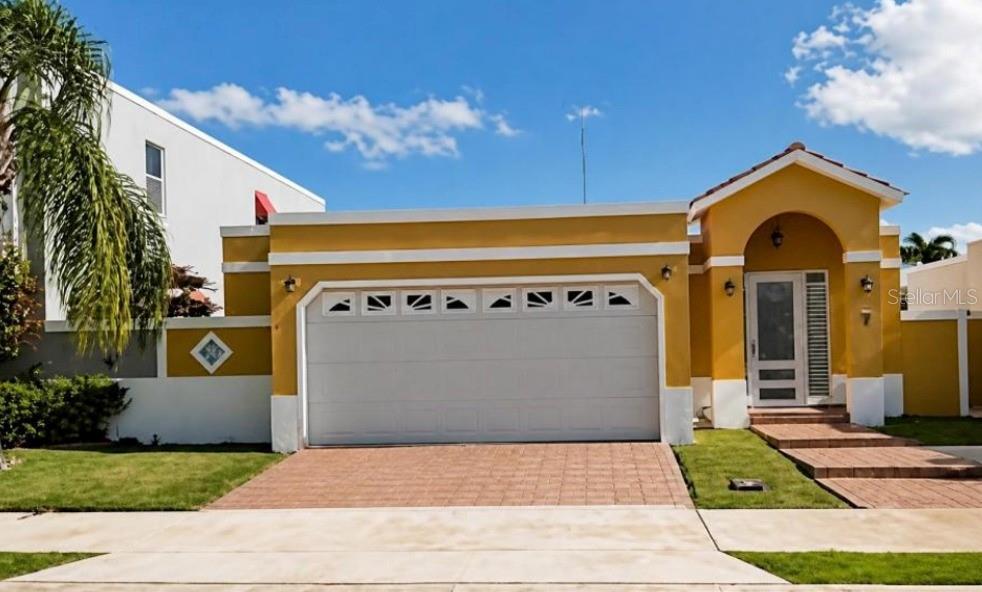 BEAUTIFUL SINGLE-STORY HOME IN AN EXCLUSIVE GATED COMMUNITY

Live in comfort, privacy, and security in this spectacular residence located in a gated community with controlled access and 24/7 security.

The property features 3 spacious bedrooms and 2 bathrooms, including a primary suite with a walk-in closet and an en-suite bathroom with double vanities. It also offers a comfortable living room, dining area, and a spacious office/family room. The kitchen includes a breakfast bar, and there is a dedicated laundry area, a large terrace ideal for family gatherings, and a two-car garage with an automatic garage door.

In addition, the home is fully enclosed with a concrete fence and includes a recently treated roof, 4 mini-split air conditioning units that cool the entire property, 3 ceiling fans, a 600-gallon water cistern, as well as a stove and microwave.

The community offers excellent recreational amenities, including a gym, sports courts, a passive park, and a gazebo for events and activities.

This is an ideal property for those seeking to live in a peaceful, secure environment with outstanding amenities.