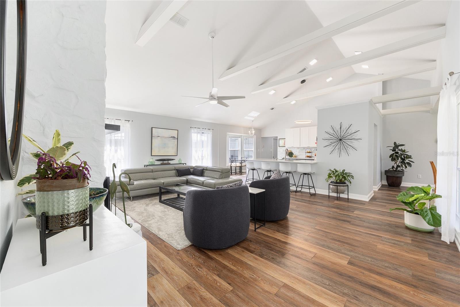 ROLLING HILLS UN FIVE - Residential