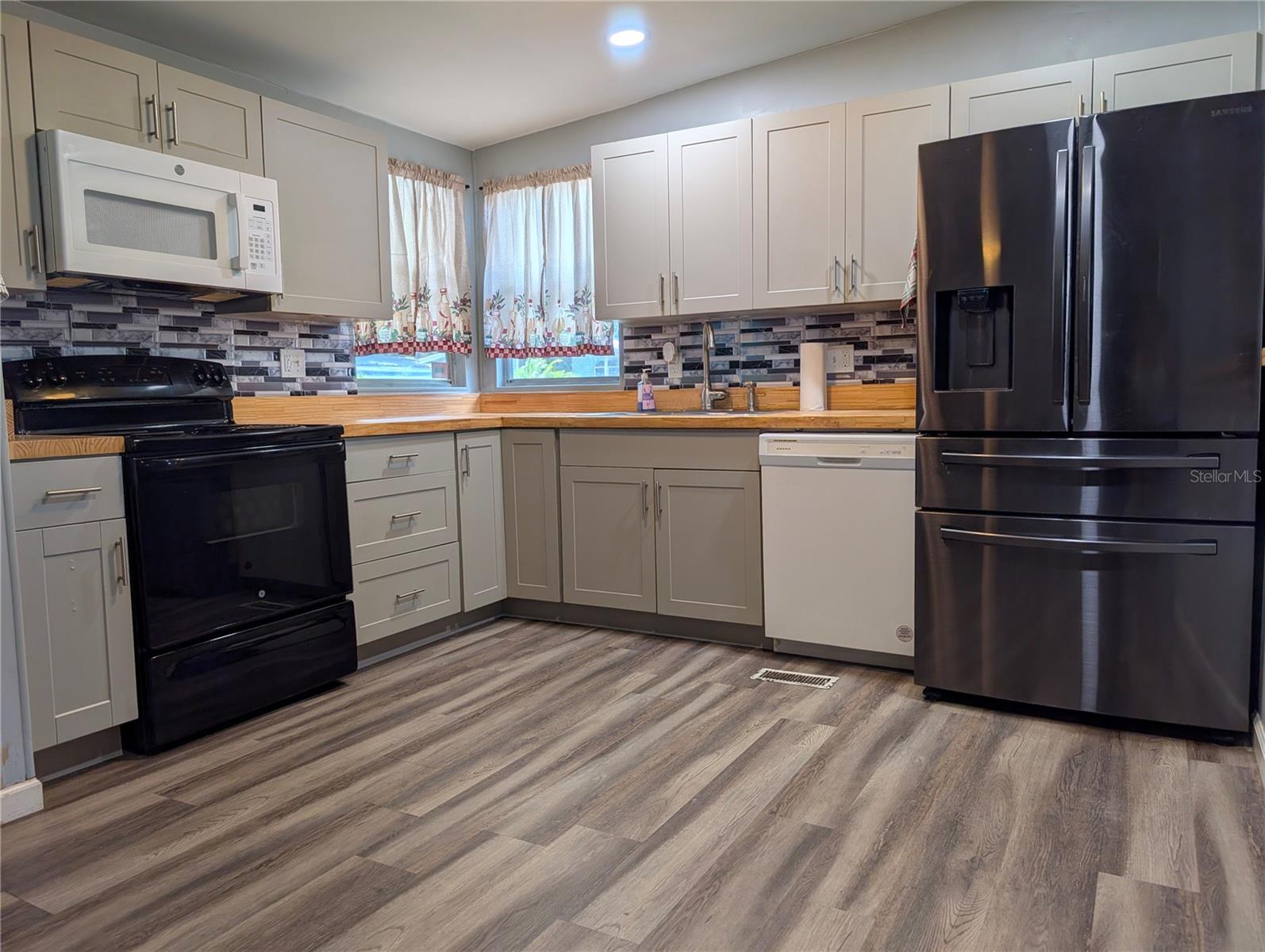 PINELLAS GROVES - Residential