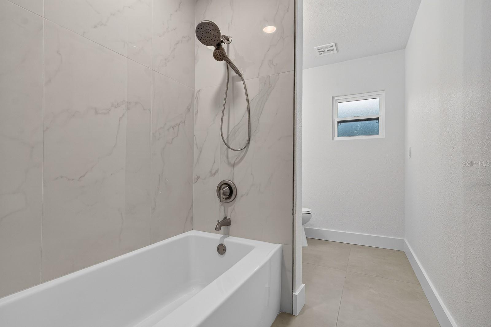 LAKE VALENCIA UNIT ONE - Residential