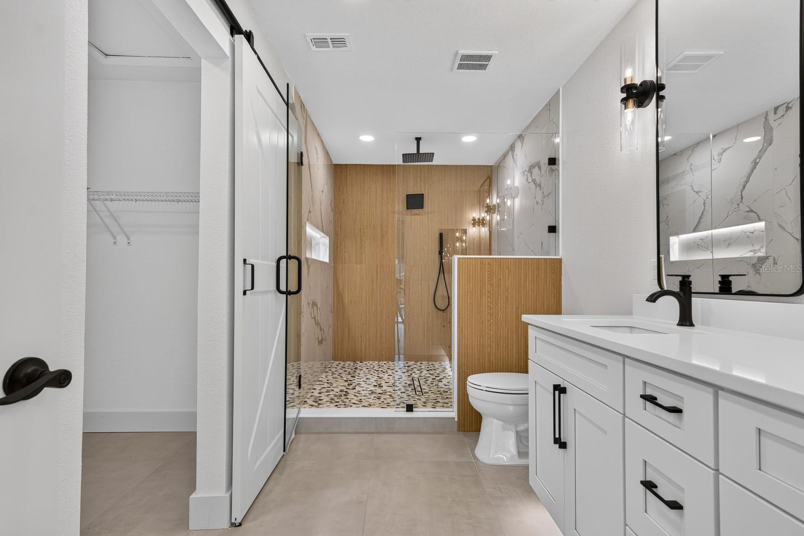LAKE VALENCIA UNIT ONE - Residential