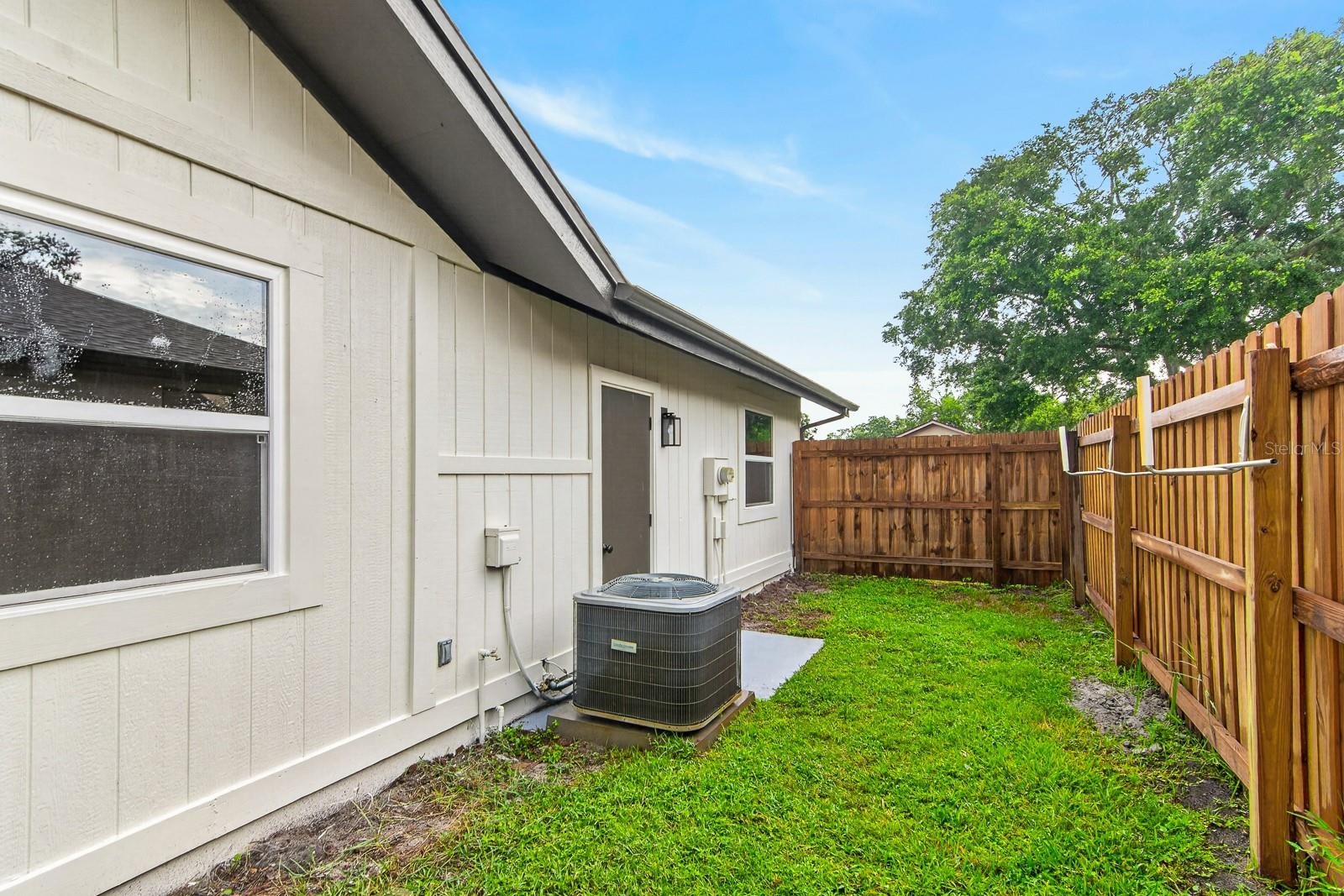 LAKE VALENCIA UNIT ONE - Residential