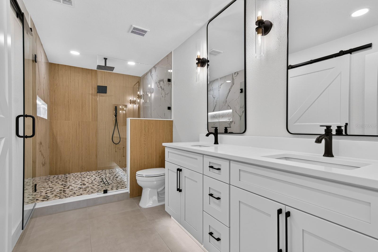 LAKE VALENCIA UNIT ONE - Residential