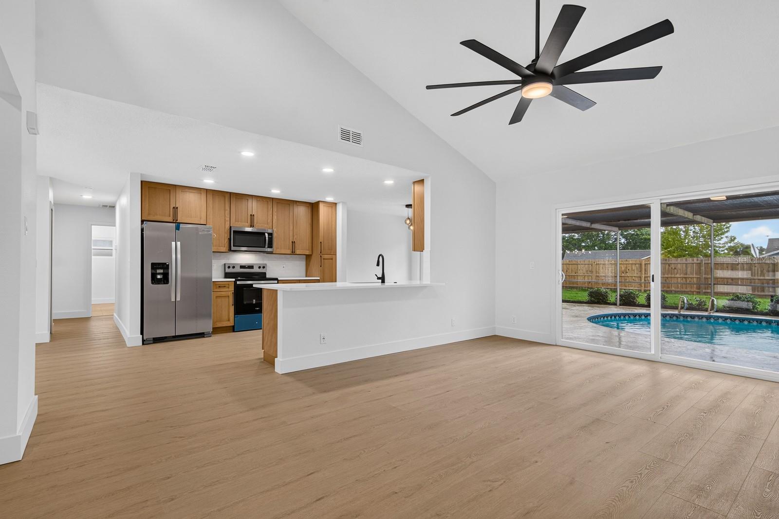 LAKE VALENCIA UNIT ONE - Residential