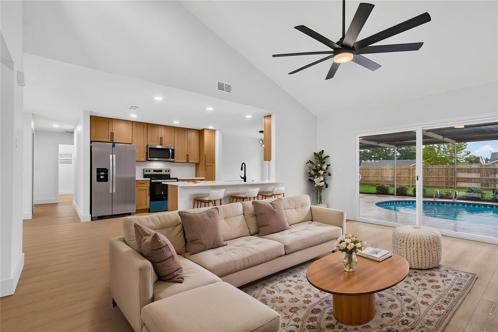 LAKE VALENCIA UNIT ONE - Residential