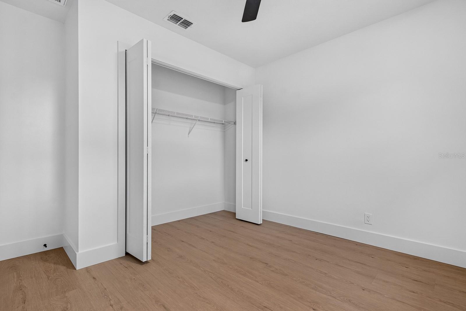 LAKE VALENCIA UNIT ONE - Residential