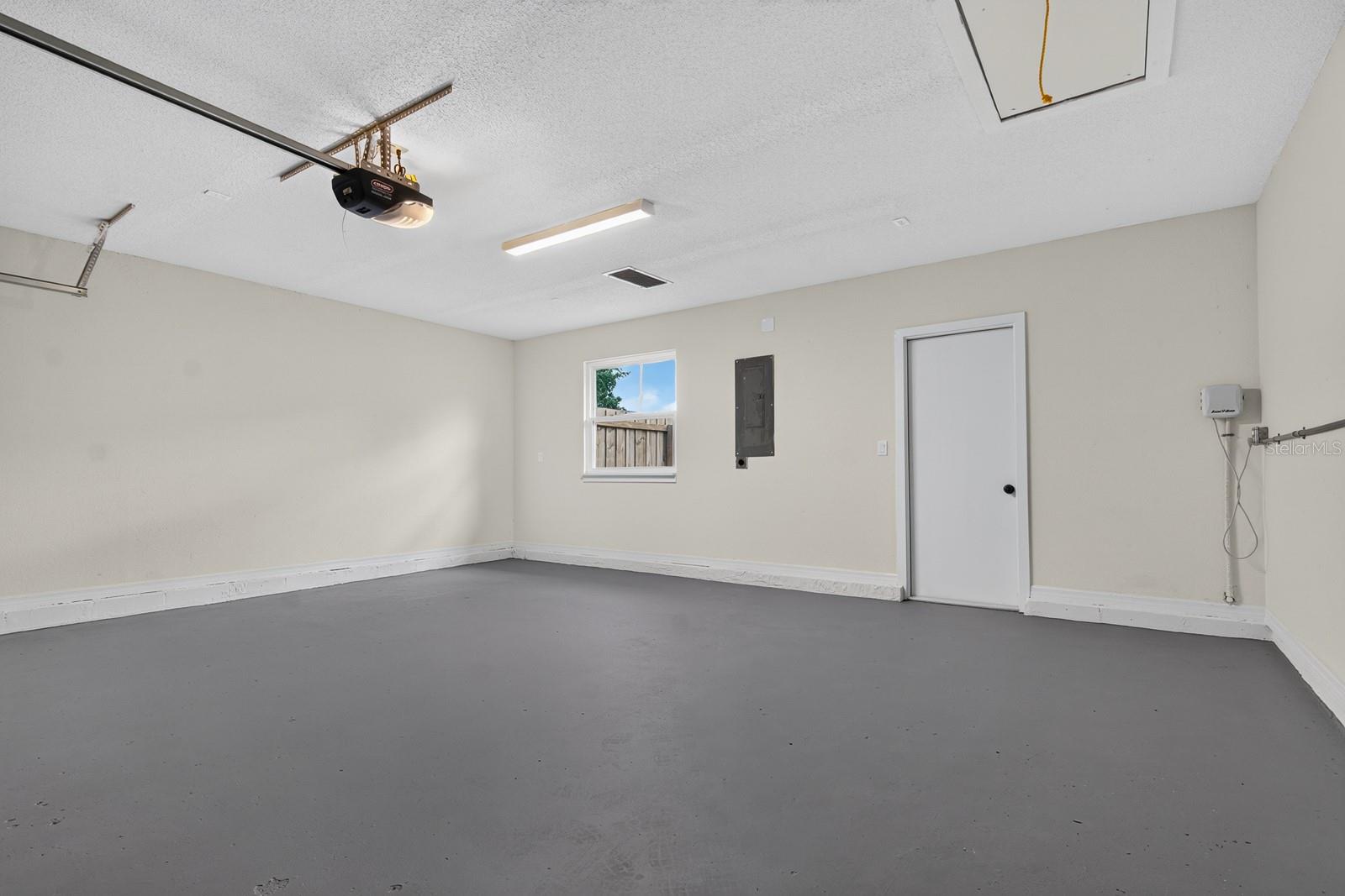 LAKE VALENCIA UNIT ONE - Residential