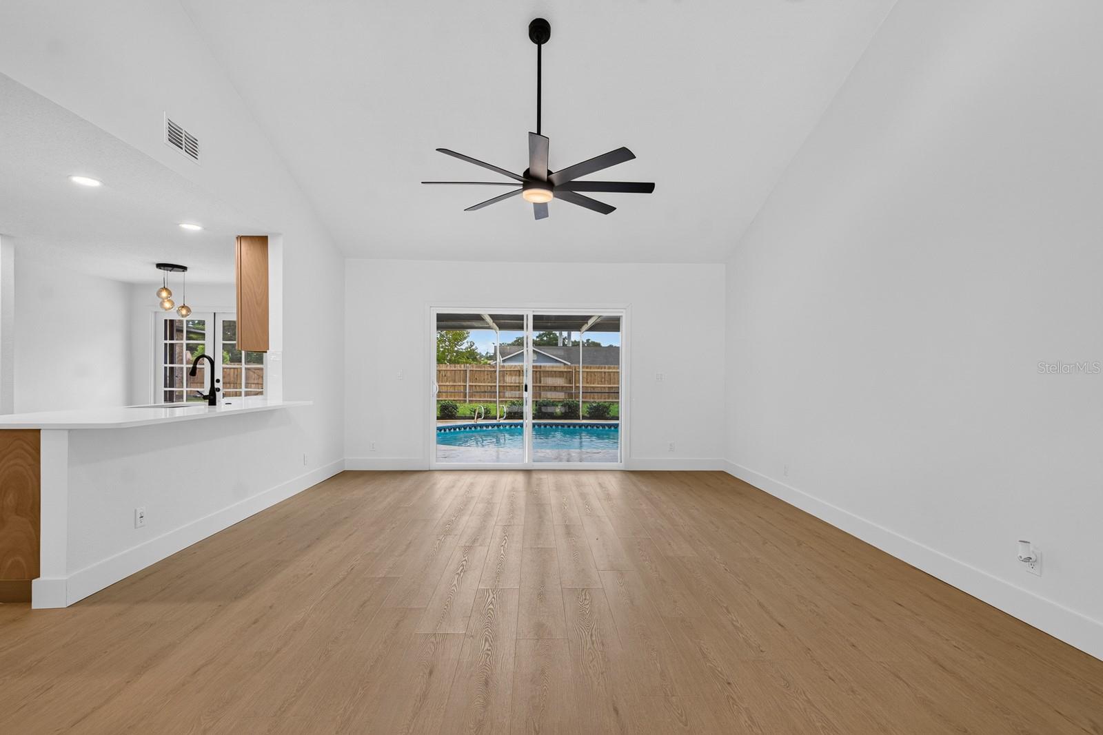 LAKE VALENCIA UNIT ONE - Residential