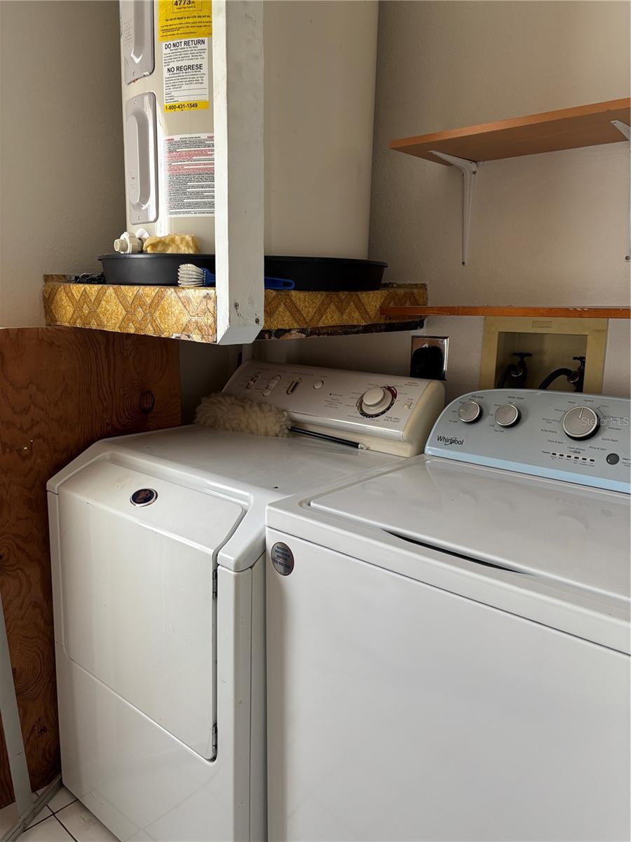 SOMERSET LAKES UNIT THREE - Residential Lease