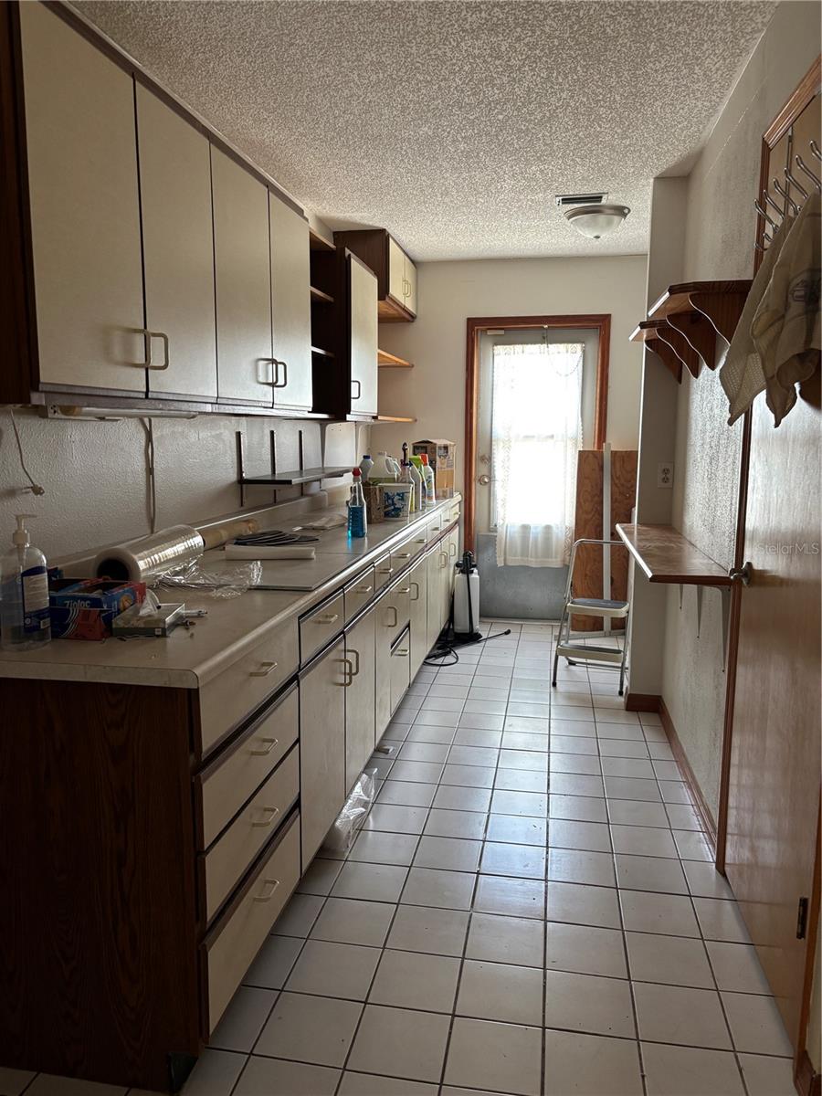 SOMERSET LAKES UNIT THREE - Residential Lease