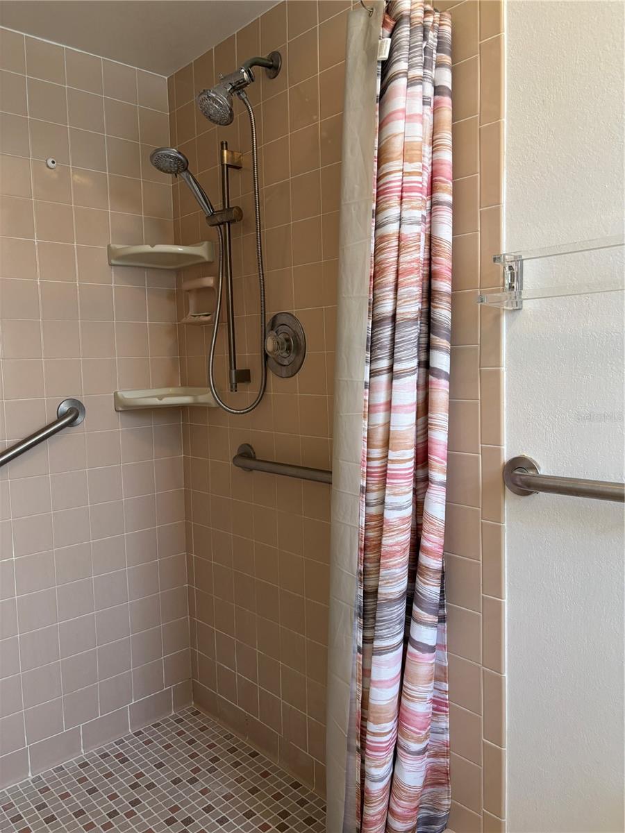 SOMERSET LAKES UNIT THREE - Residential Lease