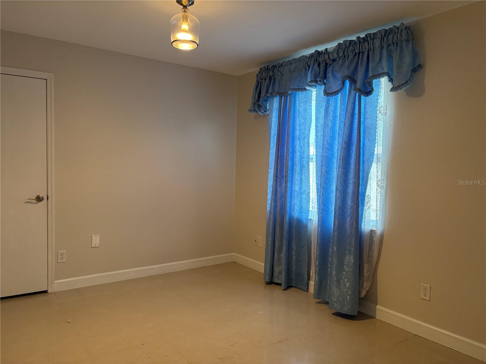 SOMERSET LAKES UNIT THREE - Residential Lease