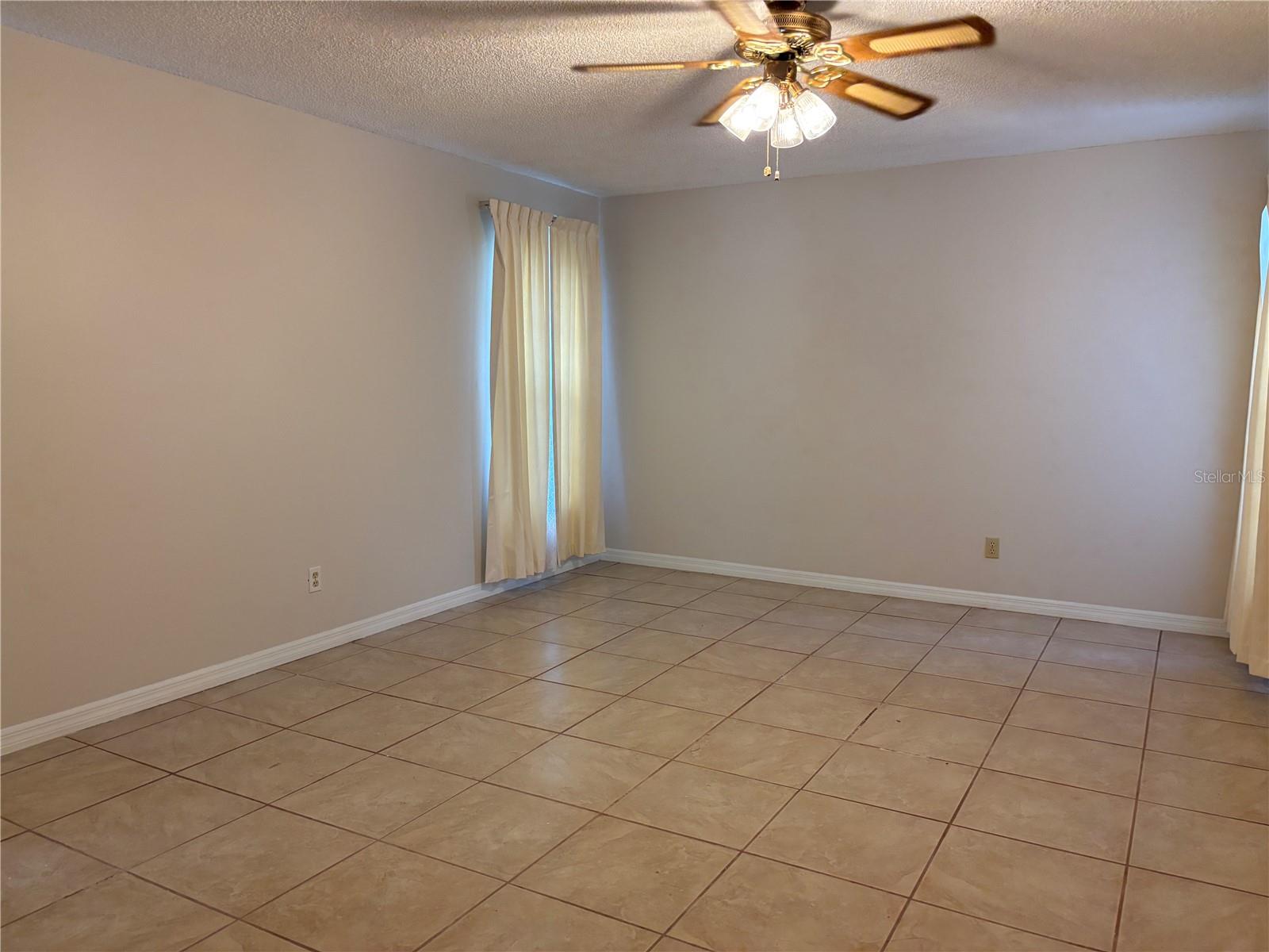 SOMERSET LAKES UNIT THREE - Residential Lease