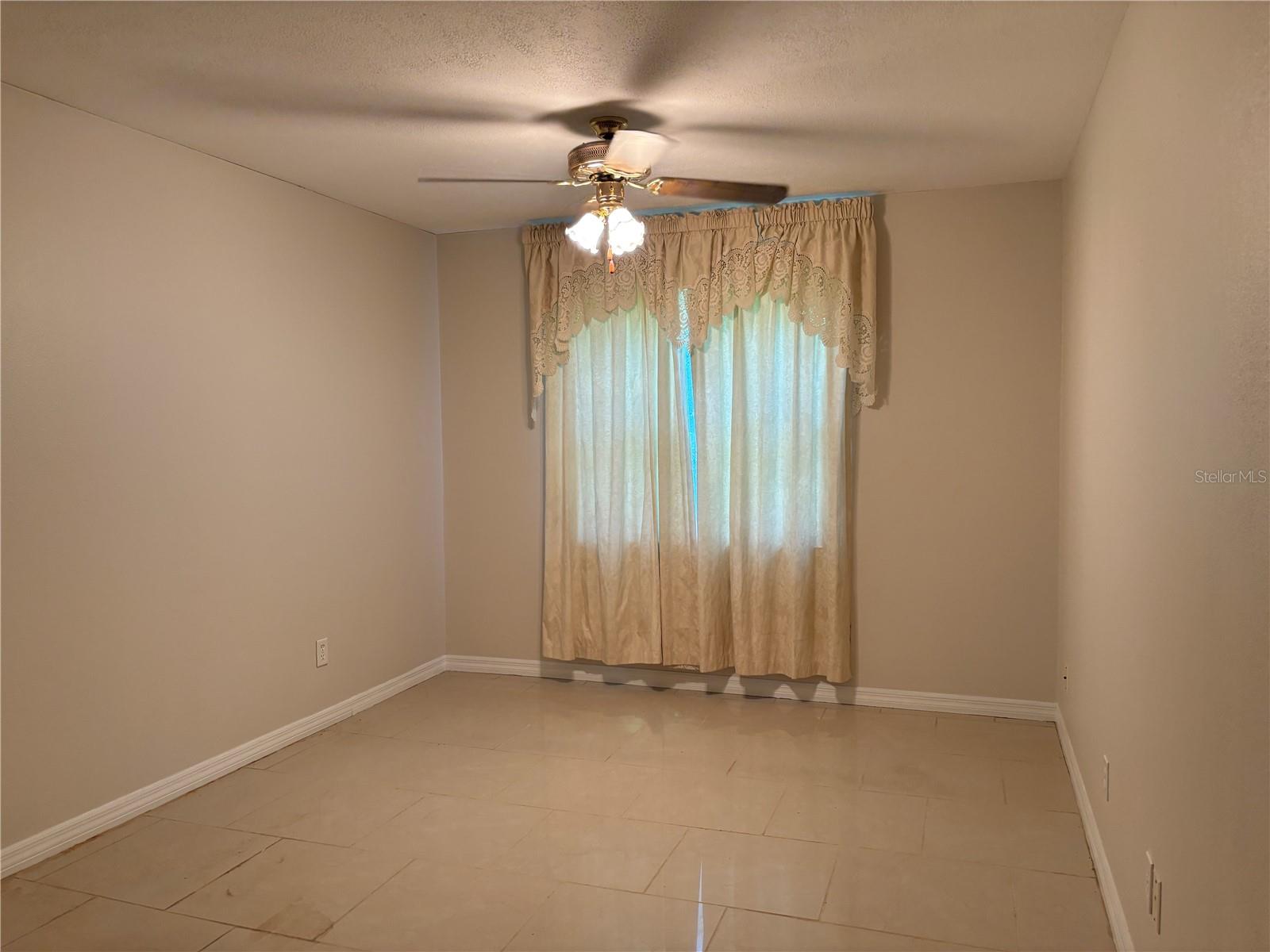 SOMERSET LAKES UNIT THREE - Residential Lease