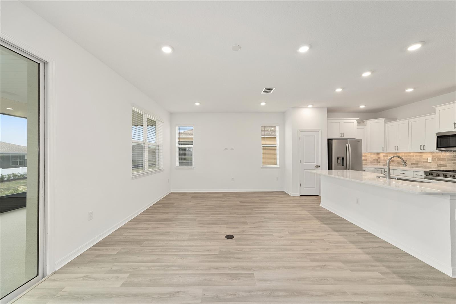 ON TOP OF THE WORLD - Residential
