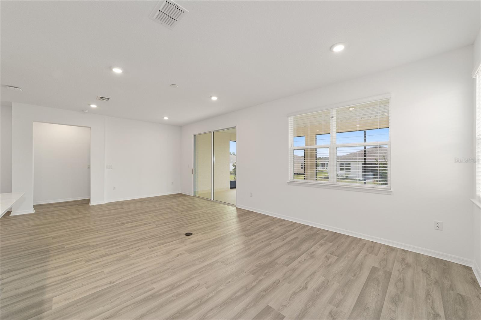 ON TOP OF THE WORLD - Residential