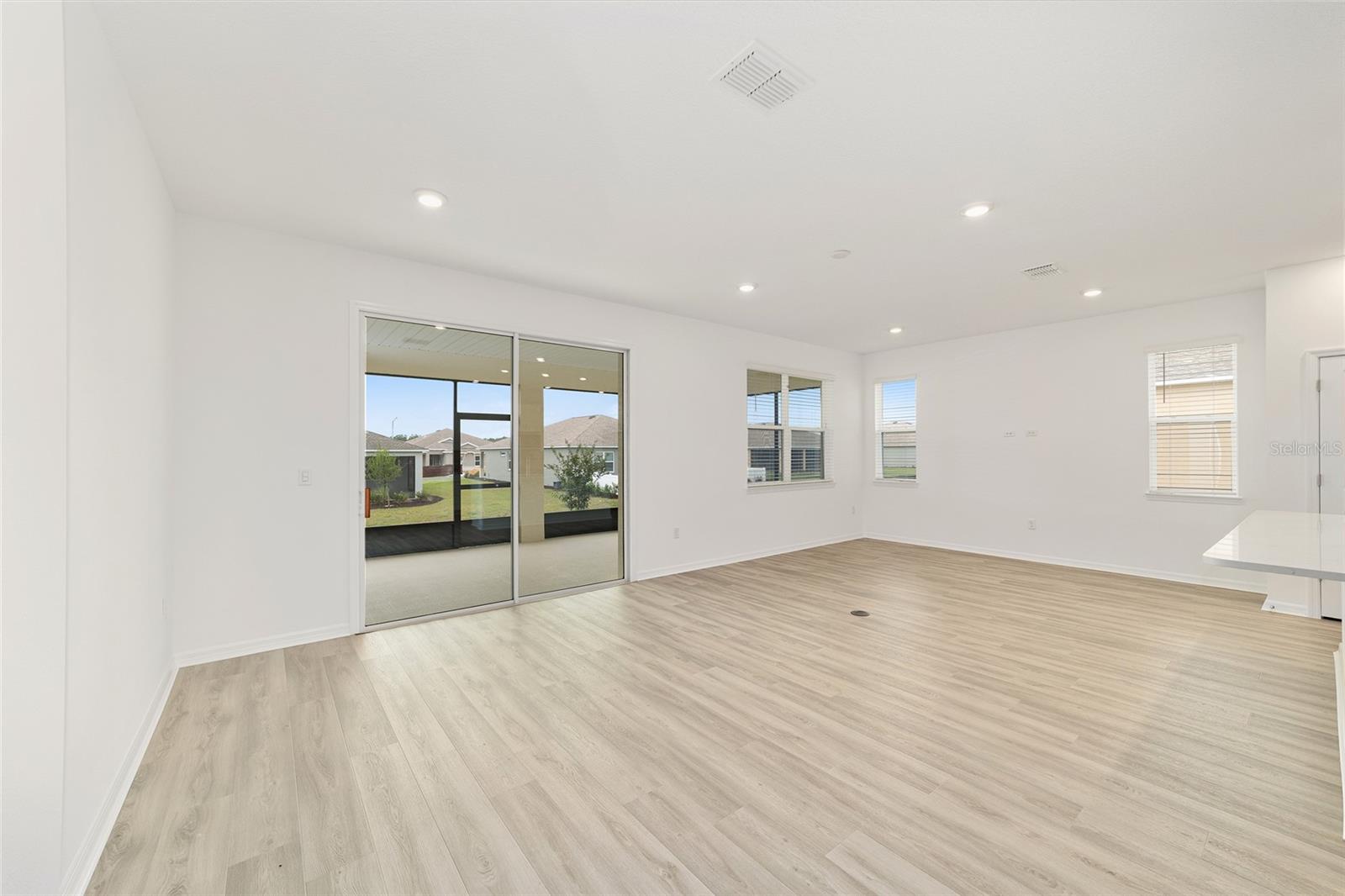 ON TOP OF THE WORLD - Residential