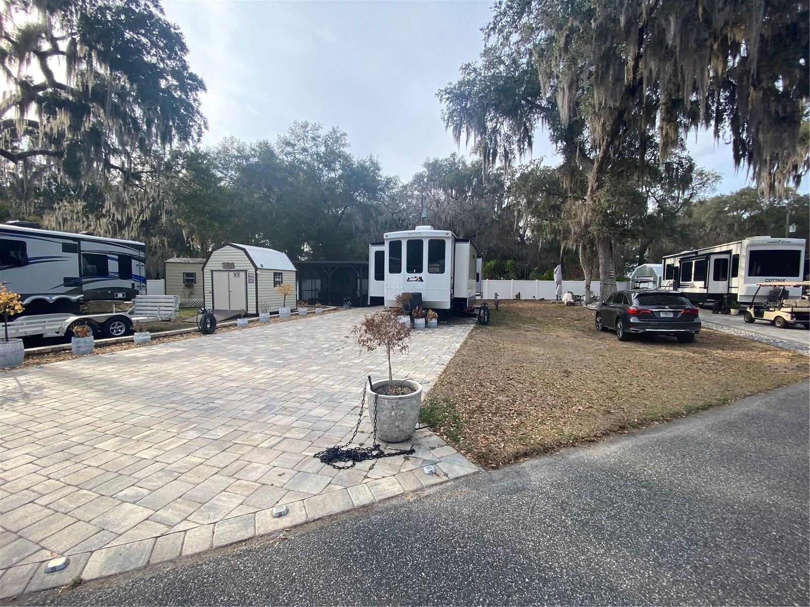 SALT SPRINGS RESORT - Residential