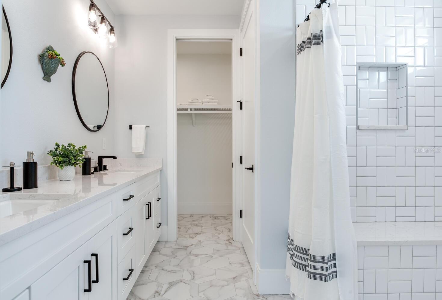 GAY SHORES - Residential Lease
