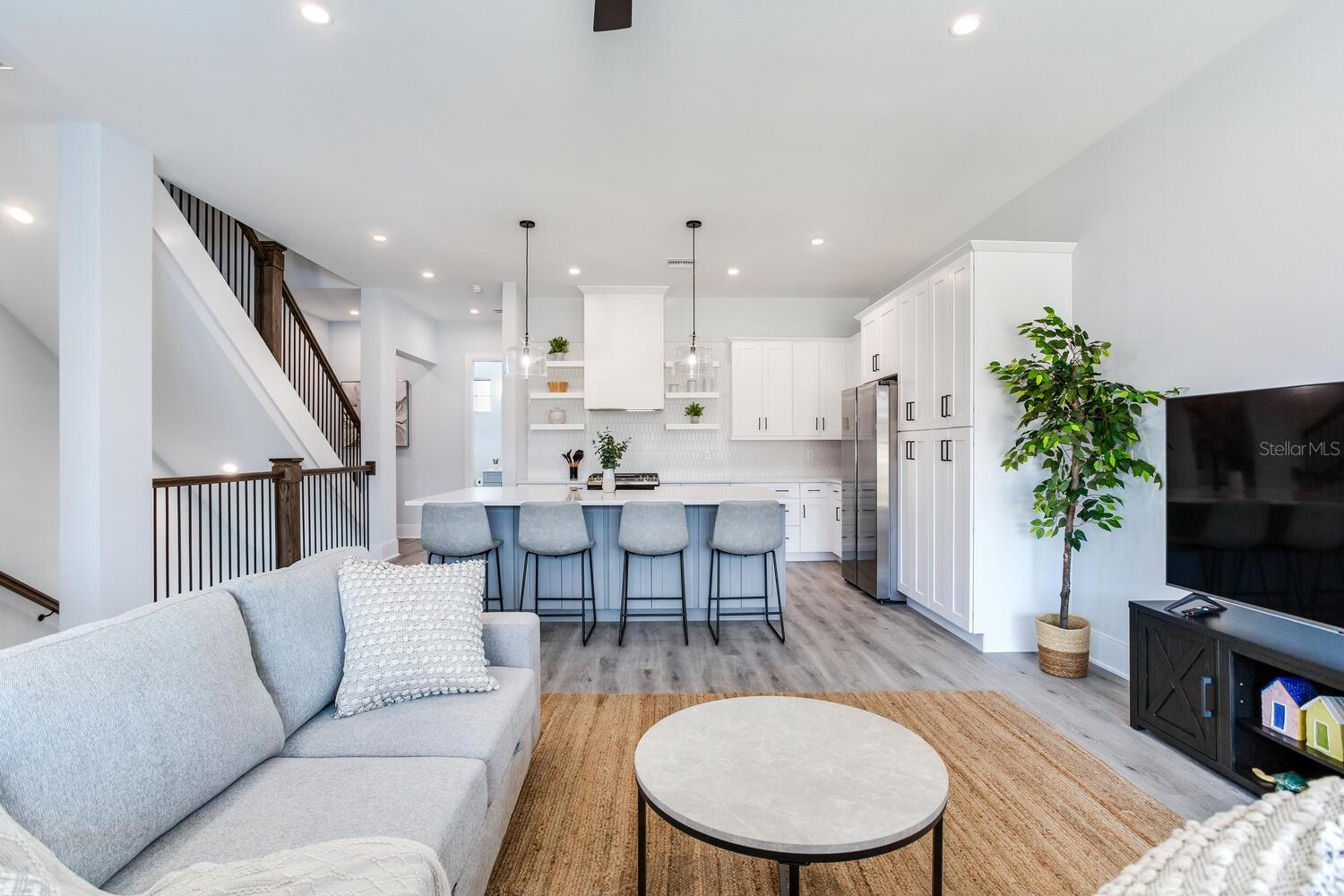 GAY SHORES - Residential Lease