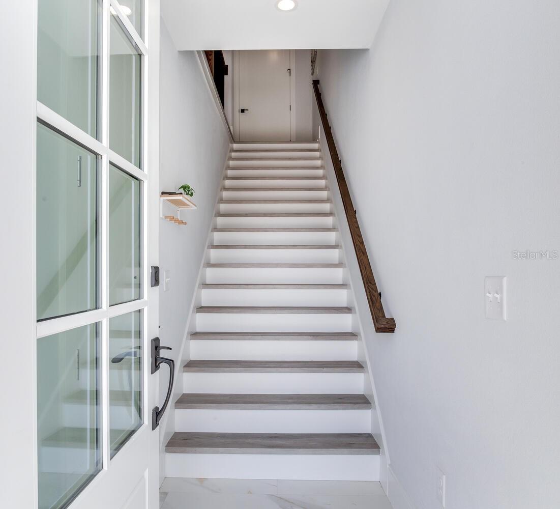 GAY SHORES - Residential Lease