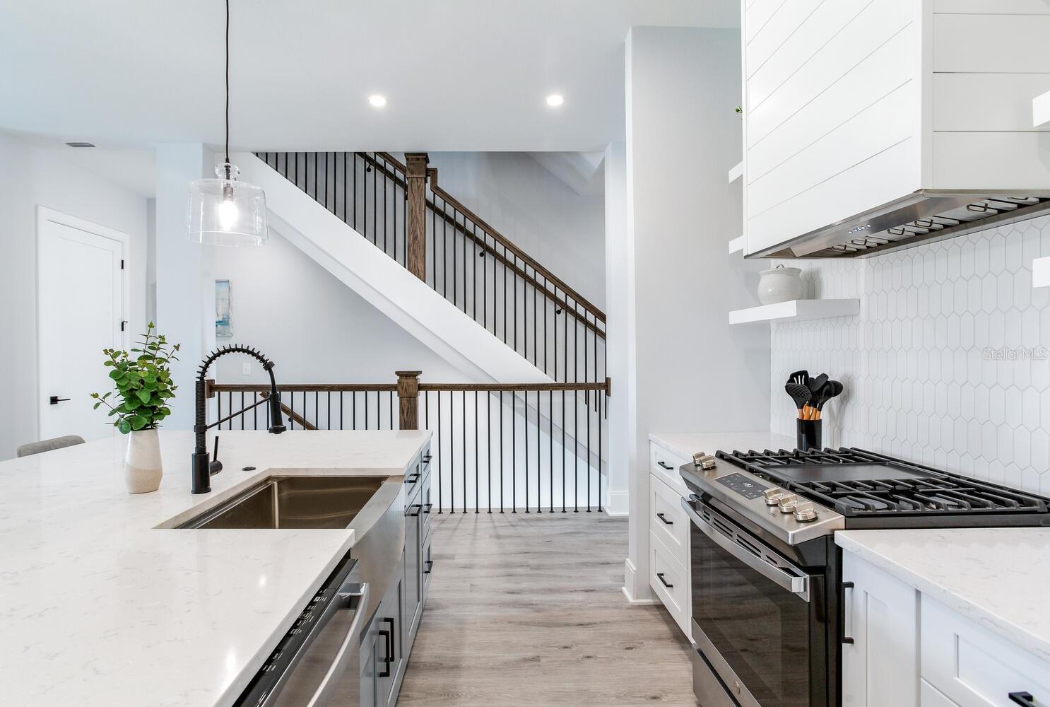 GAY SHORES - Residential Lease