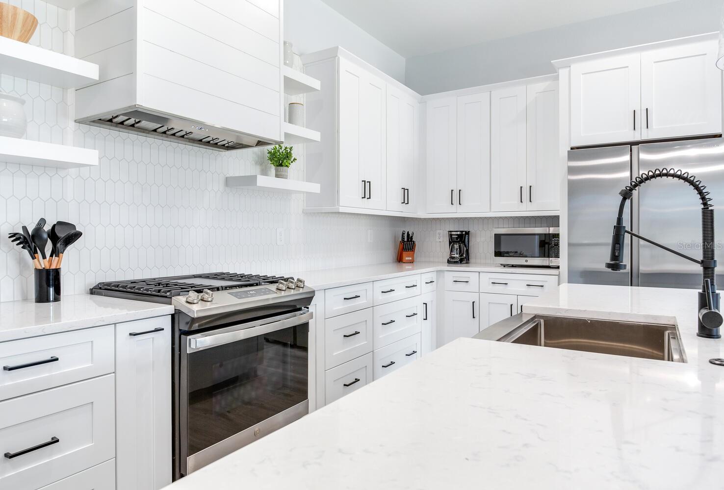 GAY SHORES - Residential Lease