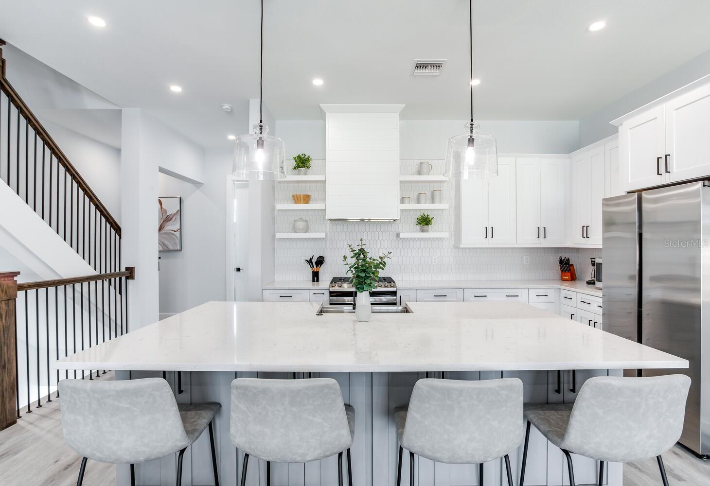 GAY SHORES - Residential Lease