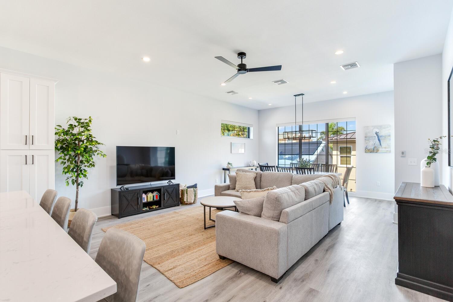 GAY SHORES - Residential Lease