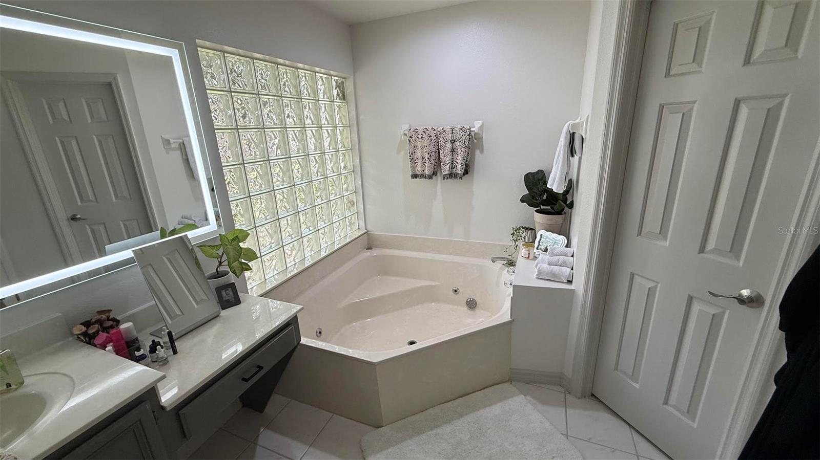 BENTLEY WOODS - Residential