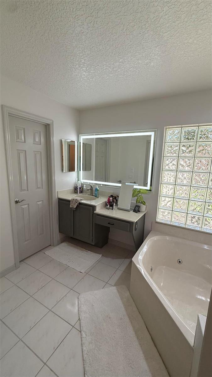 BENTLEY WOODS - Residential