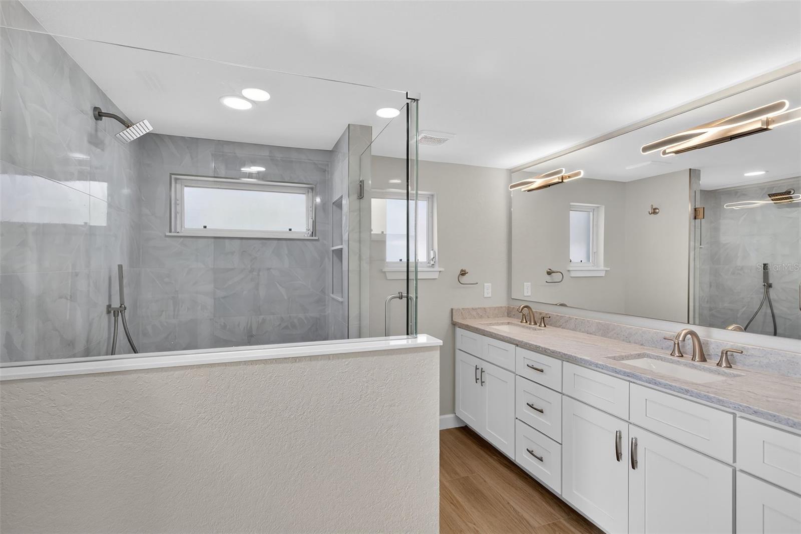 POINT PINES - Residential
