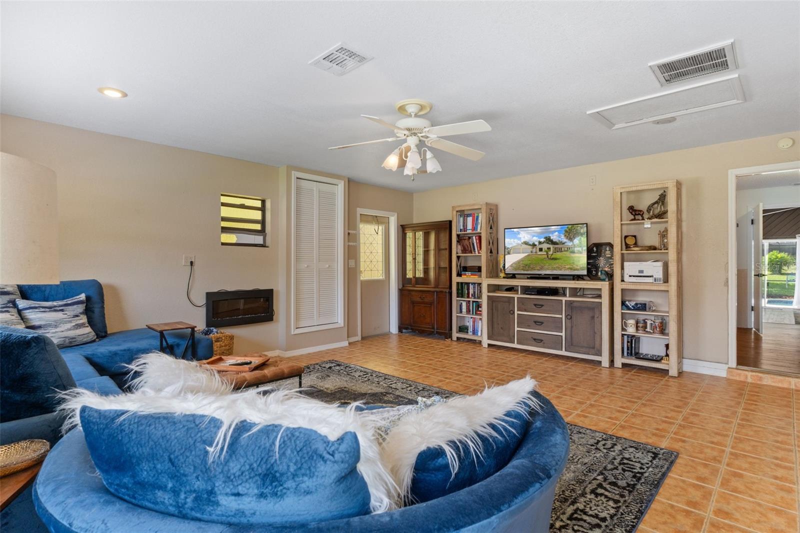SPRING HILL - Residential