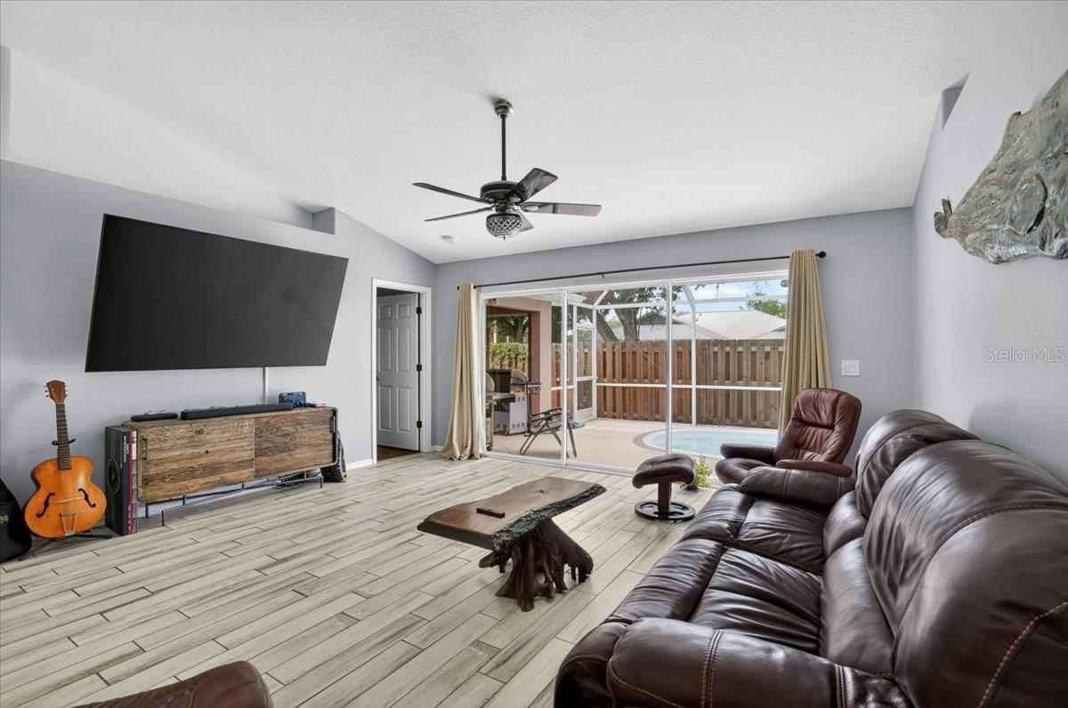 SUMMERWOOD - Residential