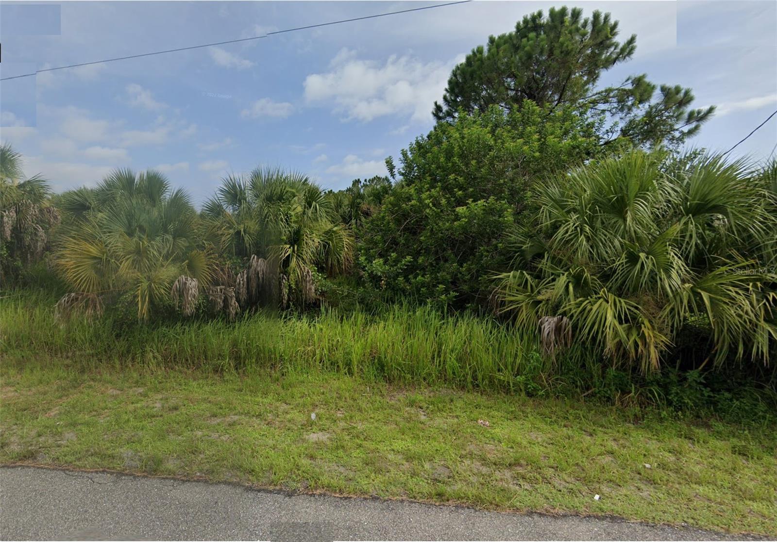City water lot available now for you to build your new home. Near Warm Mineral Springs Park, Hwy. 41 for shopping, restaurants and other conveniences.