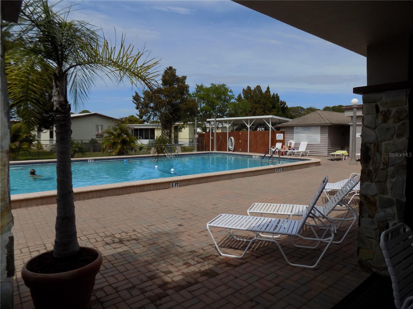 HOLIDAY PARK - Land