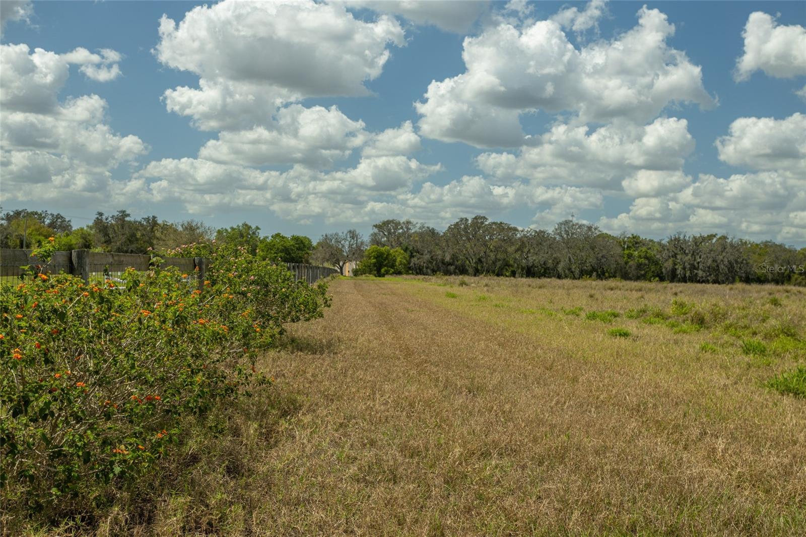 MANATEE RIVER PARK SUB - Land