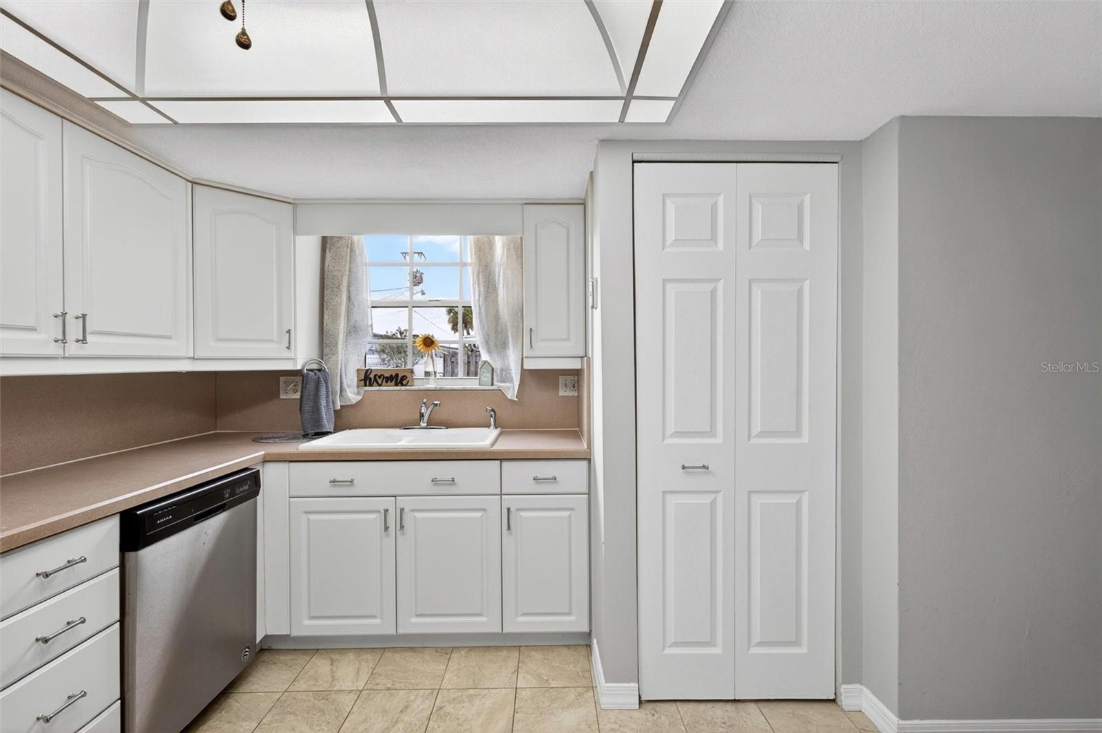 COLONIAL TOWNHOUSE APT PH II - Residential