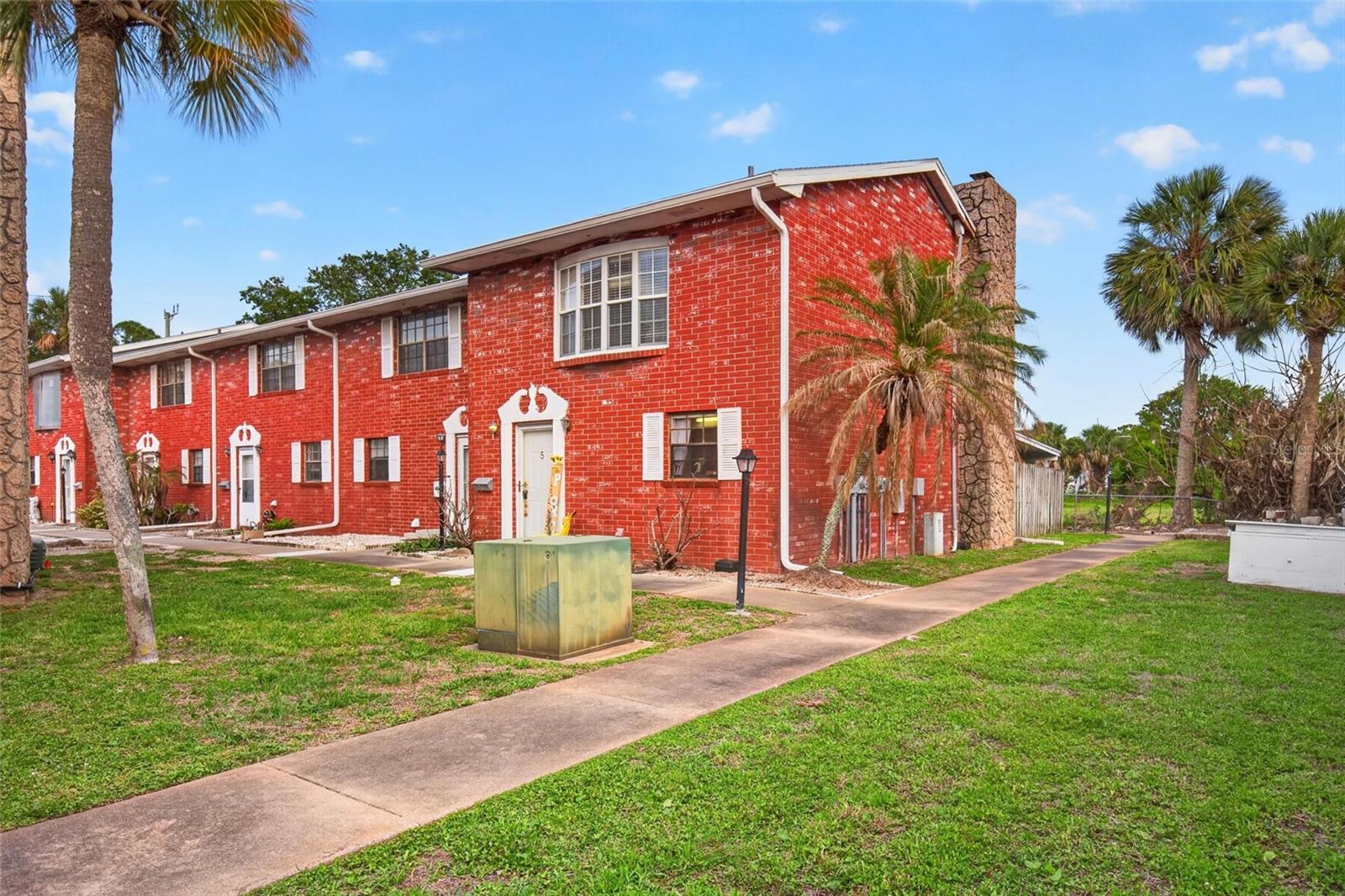 COLONIAL TOWNHOUSE APT PH II - Residential