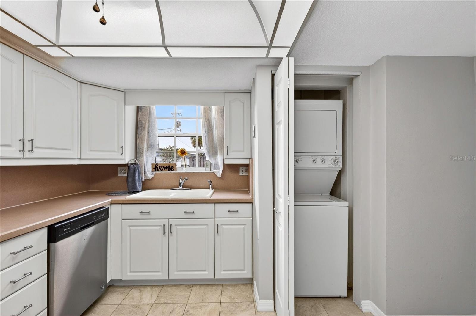 COLONIAL TOWNHOUSE APT PH II - Residential