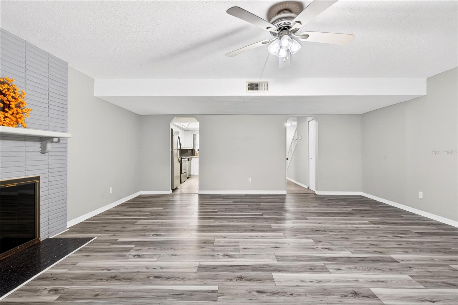 COLONIAL TOWNHOUSE APT PH II - Residential