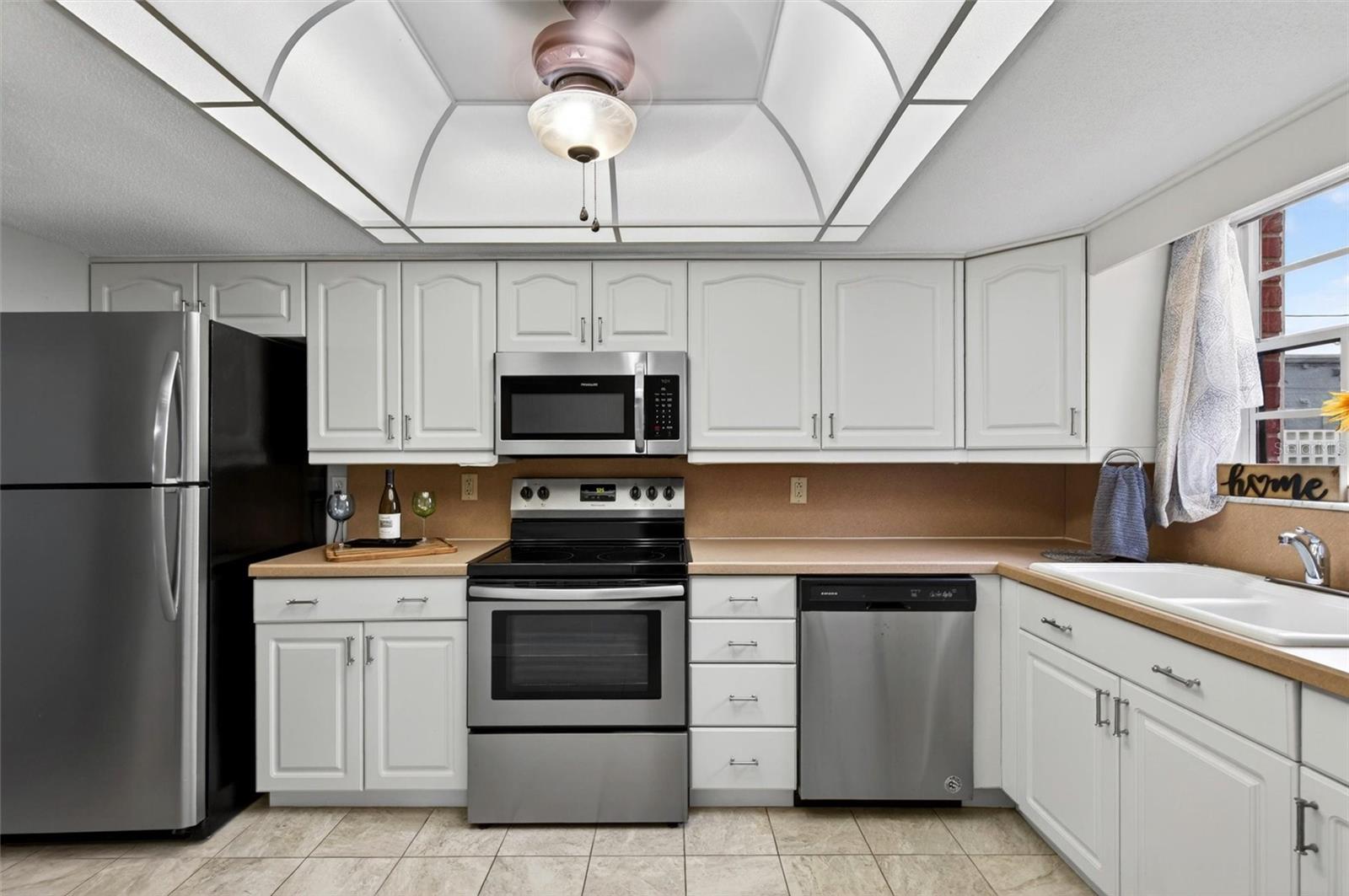 COLONIAL TOWNHOUSE APT PH II - Residential