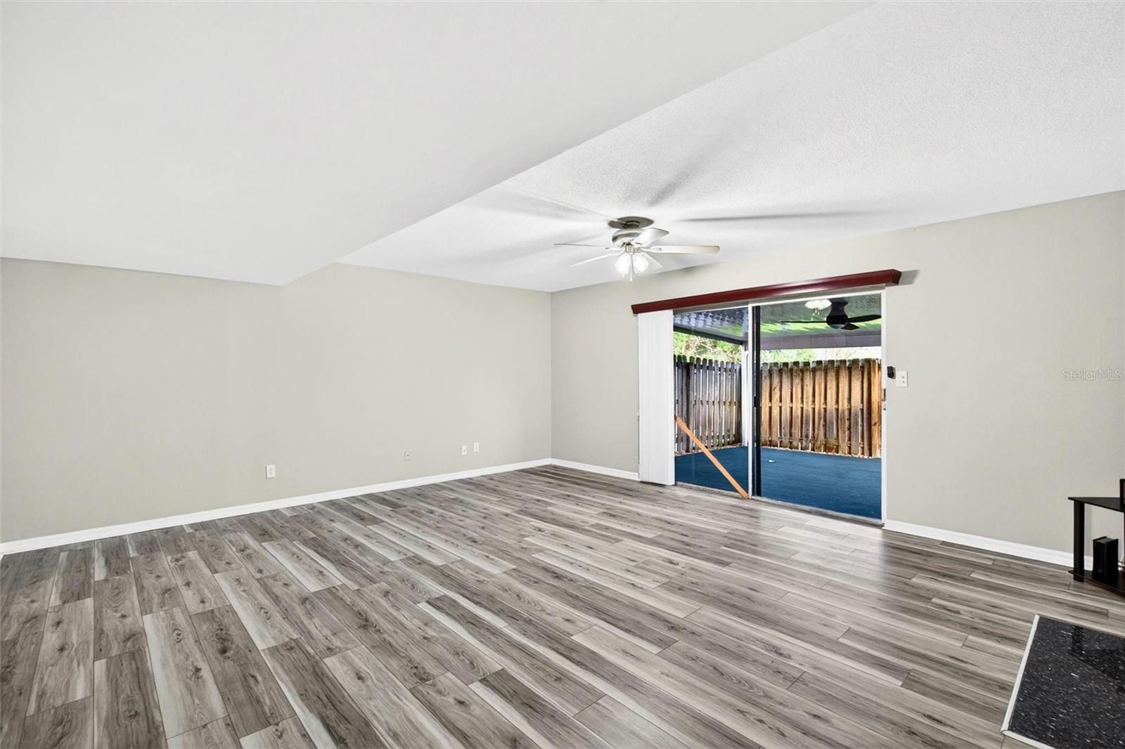 COLONIAL TOWNHOUSE APT PH II - Residential