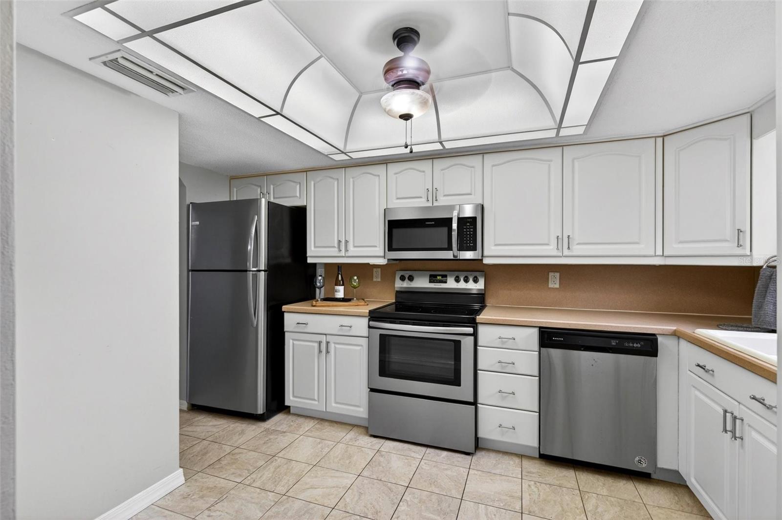 COLONIAL TOWNHOUSE APT PH II - Residential