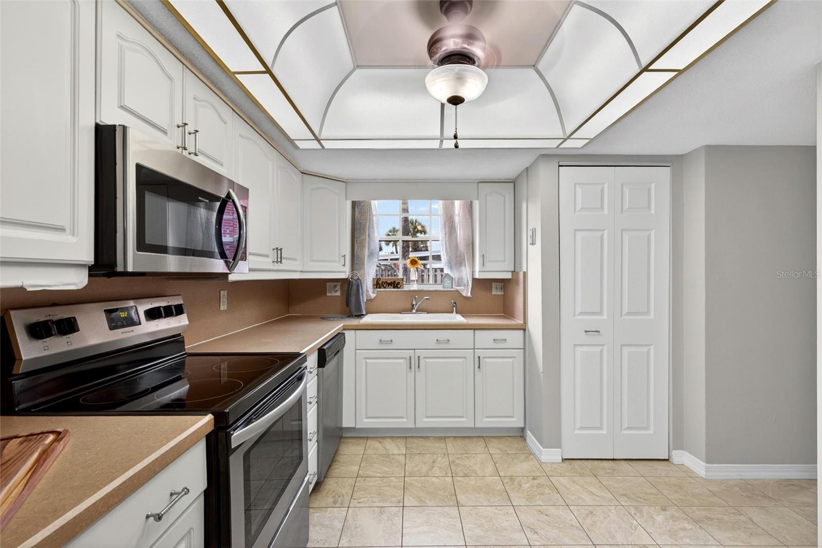 COLONIAL TOWNHOUSE APT PH II - Residential