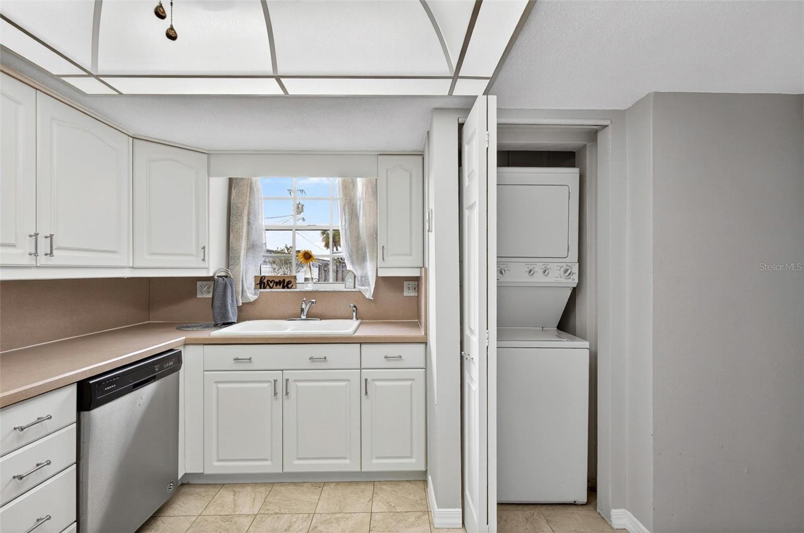 COLONIAL TOWNHOUSE APT PH II - Residential